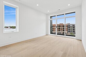 3219 N Elston Ave in Chicago, IL - Building Photo - Building Photo