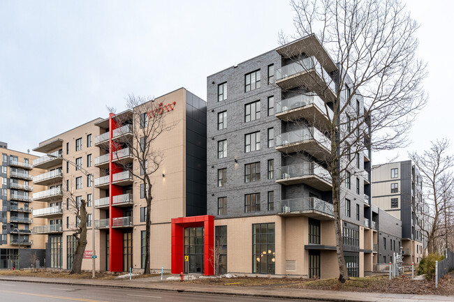 2595 Des Quatre-Bourgeois Ch in Québec, QC - Building Photo - Building Photo