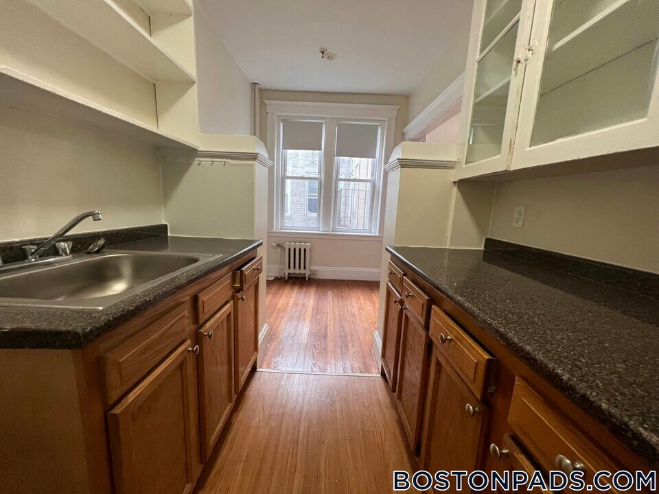 1167 Boylston St in Boston, MA - Building Photo