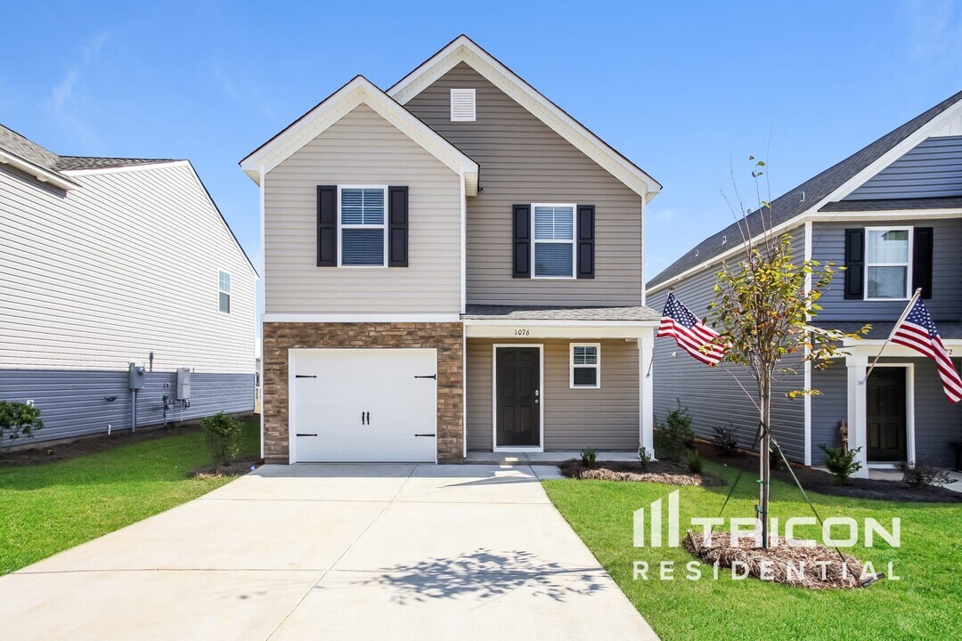 1076 Crescent Moon Lp in Hopkins, SC - Building Photo