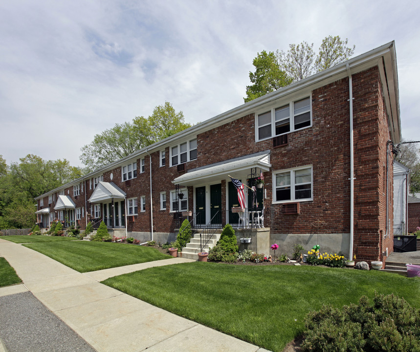 550 Centre St in Nutley, NJ - Foto de edificio