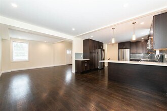16 Marion St, Unit 2 in Medford, MA - Foto de edificio - Building Photo