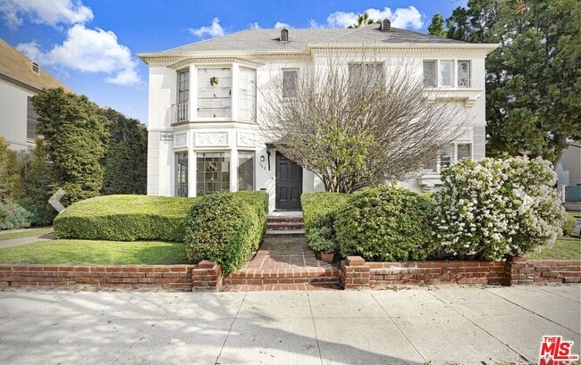 property at 164 S Elm Dr