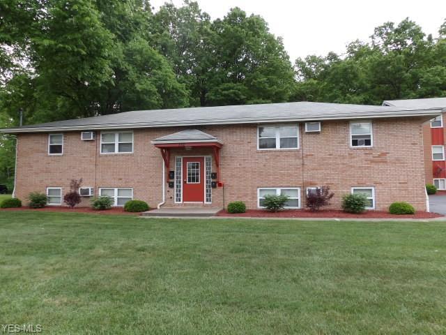 172 Kendall Ave-Unit -D in Campbell, OH - Foto de edificio