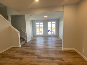 8049 Cedric Mah Rd in Edmonton, AB - Building Photo - Building Photo