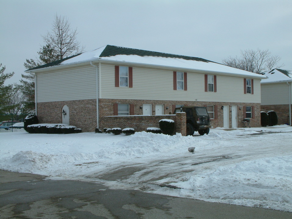 121-135 Bevonne Ct in West Milton, OH - Building Photo