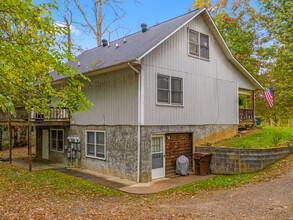 170 Sleepy Hollow Rd in Burnsville, NC - Building Photo - Building Photo