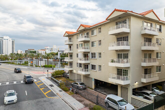 Lake Beach Club Condominium in Miami Beach, FL - Building Photo - Building Photo