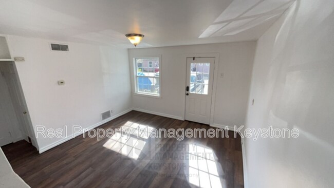 138 Delaware Dr in Coraopolis, PA - Building Photo - Building Photo