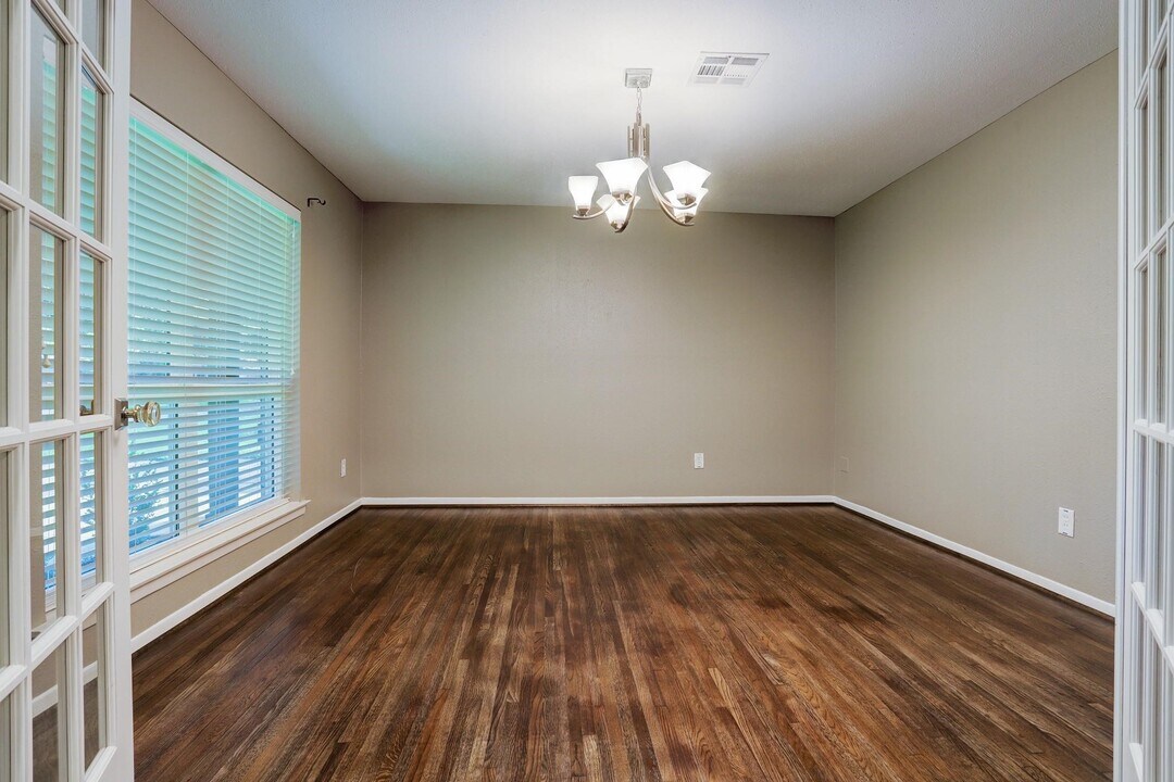 9522 Emnora Ln in Houston, TX - Foto de edificio