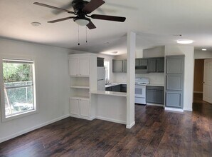 305 Cedar Dr in Caldwell, TX - Foto de edificio - Building Photo