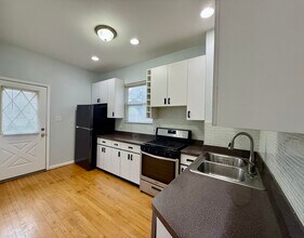 937 N Ashland Ave in Chicago, IL - Building Photo - Building Photo
