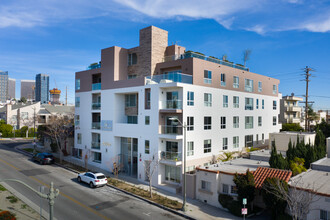 Century Prime Apartments in Los Angeles, CA - Foto de edificio - Building Photo