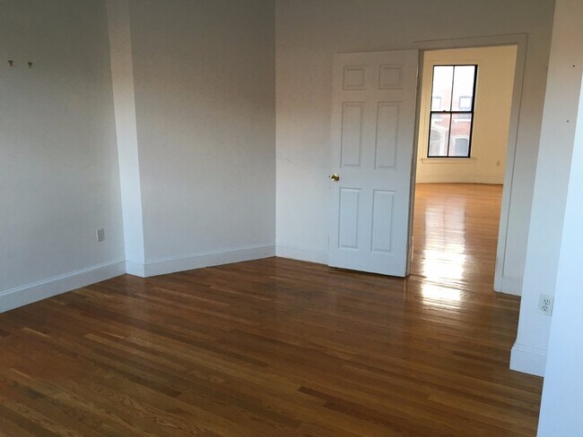 669 Massachusetts Ave, Unit 2 in Boston, MA - Building Photo - Building Photo
