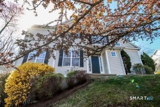 26 Woodcrest Ln in Danbury, CT - Building Photo - Building Photo