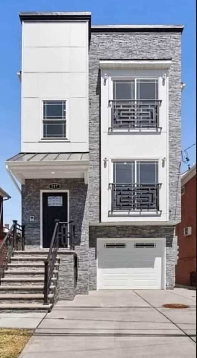 217 Atlantic St, Unit 3 Bedroom Apartment