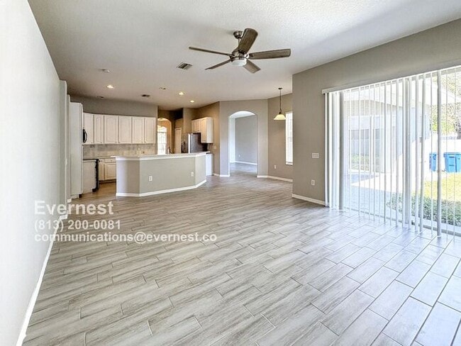 2711 King Surrey Ct in Valrico, FL - Building Photo - Building Photo
