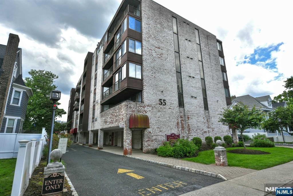 55 Clinton Pl in Hackensack, NJ - Building Photo