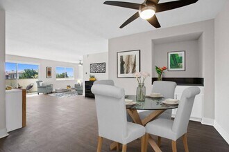 Palm Capri Apartments in Burbank, CA - Foto de edificio - Building Photo