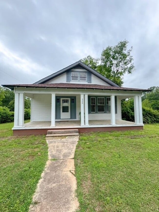 property at 326 E 5th St