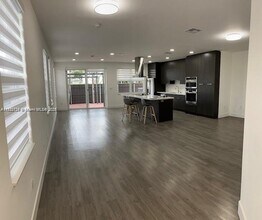 4891 NW 109th Ct in Doral, FL - Building Photo - Building Photo