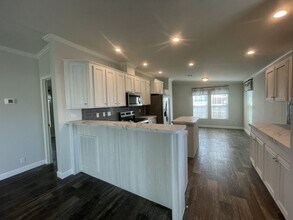 988 E Trinidad Ave in Venice, FL - Building Photo - Building Photo