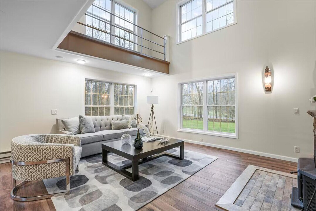 338 Clove Rd in Monroe, NY - Building Photo