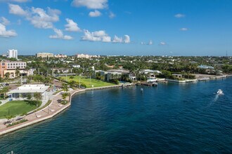 5th Avenue Enclave in Boca Raton, FL - Foto de edificio - Building Photo