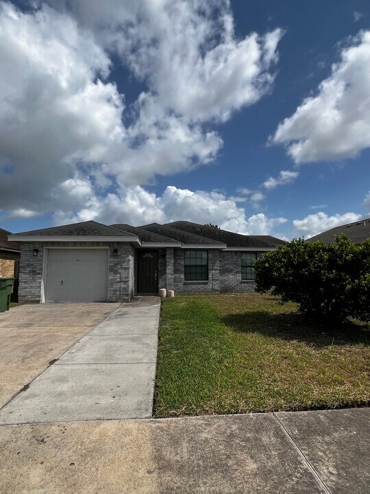 3125 Valletta St in Brownsville, TX - Foto de edificio