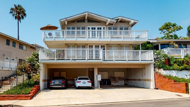 property at 242 Avenida Lobeiro
