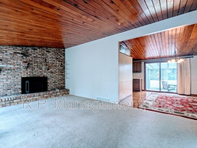 3030 Asbury St in Roseville, MN - Building Photo - Building Photo