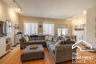 2518 N Willetts Ct, Unit 2C in Chicago, IL - Foto de edificio - Building Photo