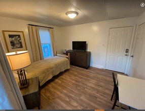 48 Oak Ter, Unit 48 Oak 2nd Floor Unit R1 in Haverhill, MA - Building Photo - Building Photo