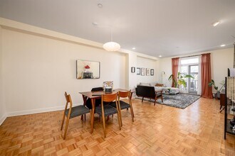 207 Shearwater Ct W, Unit 54 in Jersey City, NJ - Foto de edificio - Building Photo