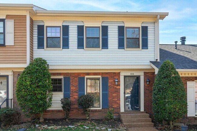 property at 614 Brentwood Pointe