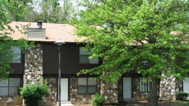 Seven Hills Forest Condominiums in Florissant, MO - Foto de edificio - Building Photo