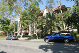 Breckenshire Deluxe Apartments in Burbank, CA - Building Photo - Building Photo