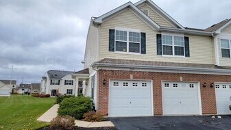 1024 Turin Dr in Hampshire, IL - Building Photo