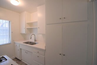 721 N Hollywood Way-Unit -A in Burbank, CA - Building Photo - Building Photo