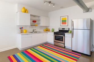 U Apartments @ Melrose in Phoenix, AZ - Building Photo - Building Photo