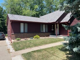 2924 56th St in Des Moines, IA - Building Photo