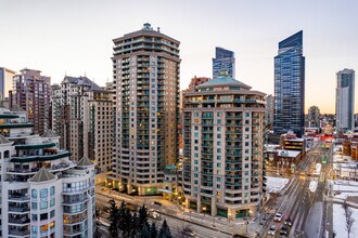 Discovery Pointe in Calgary, AB - Building Photo - Building Photo