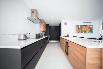 5600 Collins Ave, Unit 14K in Miami Beach, FL - Building Photo - Building Photo