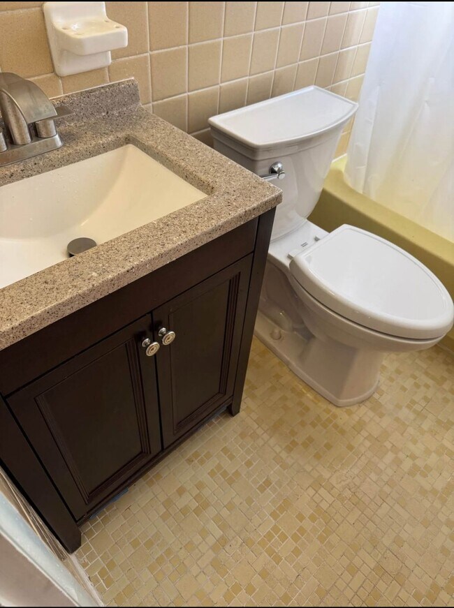 6483 Colonial St in Dearborn Heights, MI - Building Photo - Building Photo