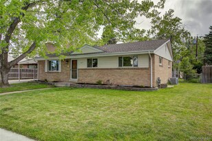 6671 S Logan St in Centennial, CO - Building Photo