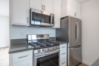 301 Ashland Ave in Santa Monica, CA - Building Photo - Building Photo