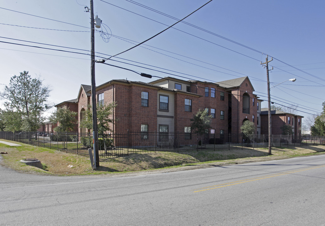 Little York Villas in Houston, TX - Building Photo