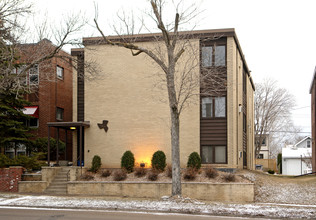 584 Snelling Ave S in St. Paul, MN - Building Photo - Building Photo