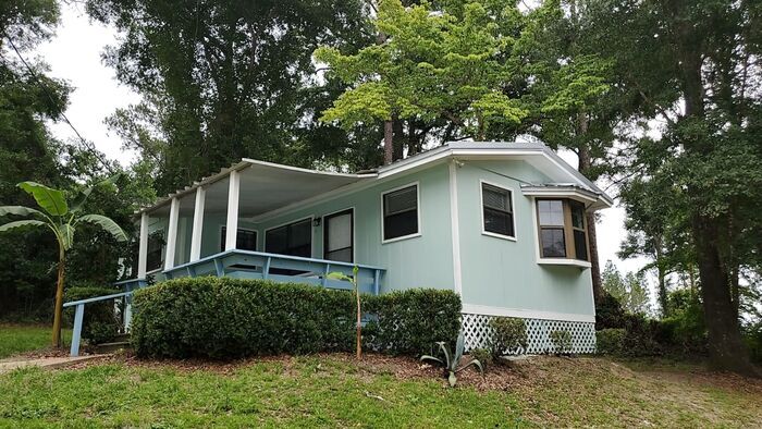 1683 Pine Needle Trail in Tallahassee, FL - Foto de edificio