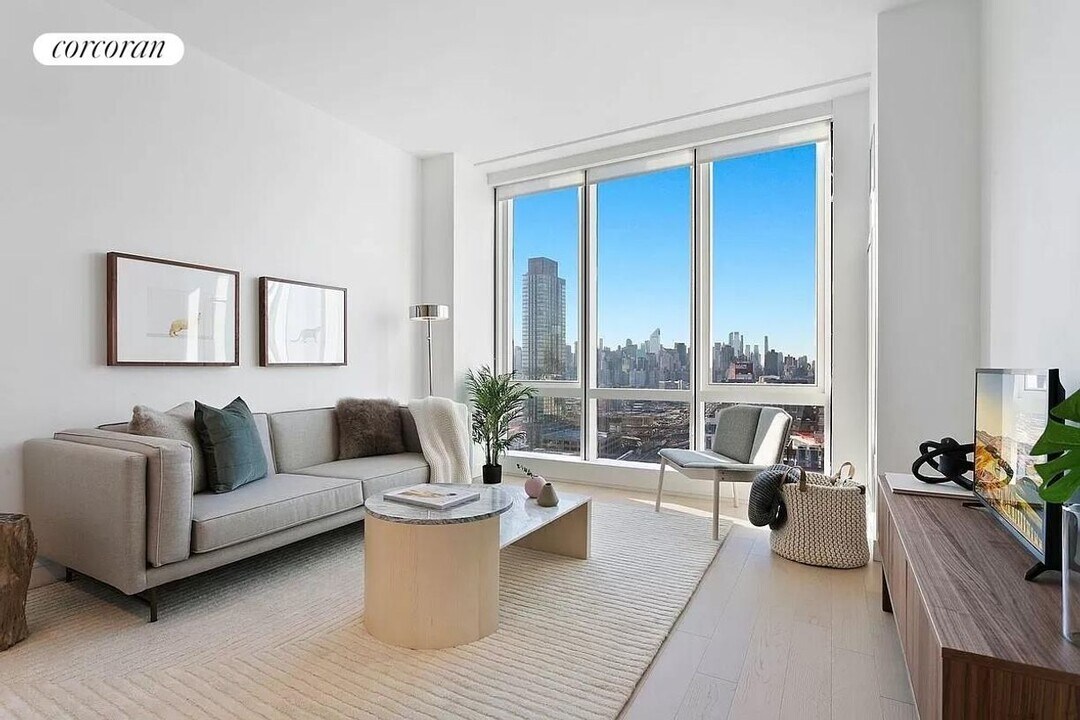 29-11 Queens Plaza N in Queens, NY - Building Photo